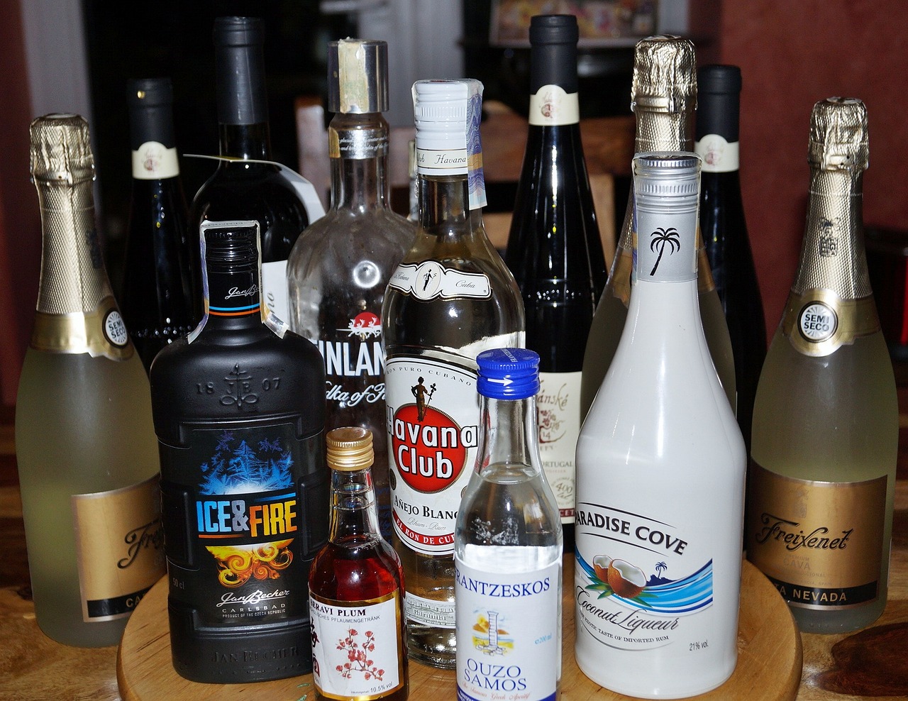 九五至尊酒52度，尊贵之选，品味非凡的奢华之选