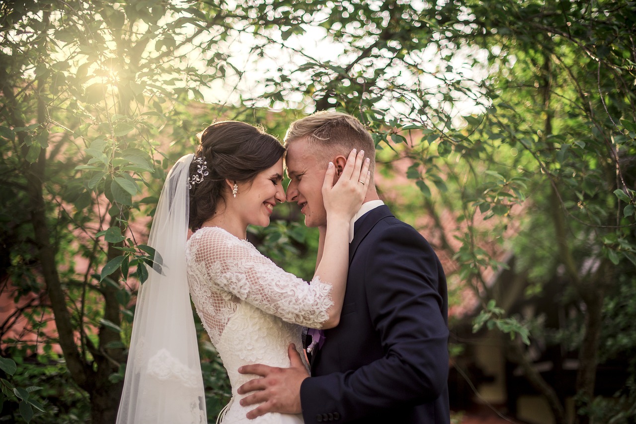 优雅与传统的完美融合，婚礼婆婆的时尚装扮
