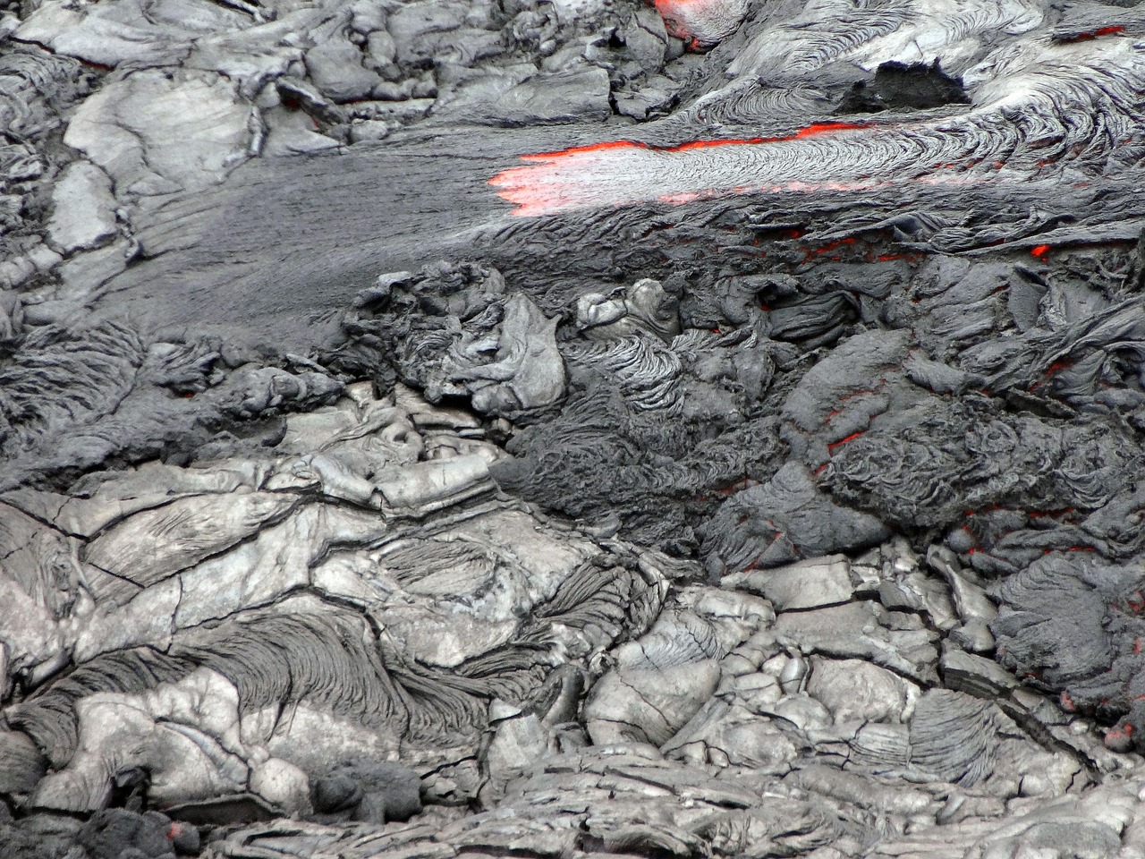 富士山火山喷发，自然力量的警钟与应对策略
