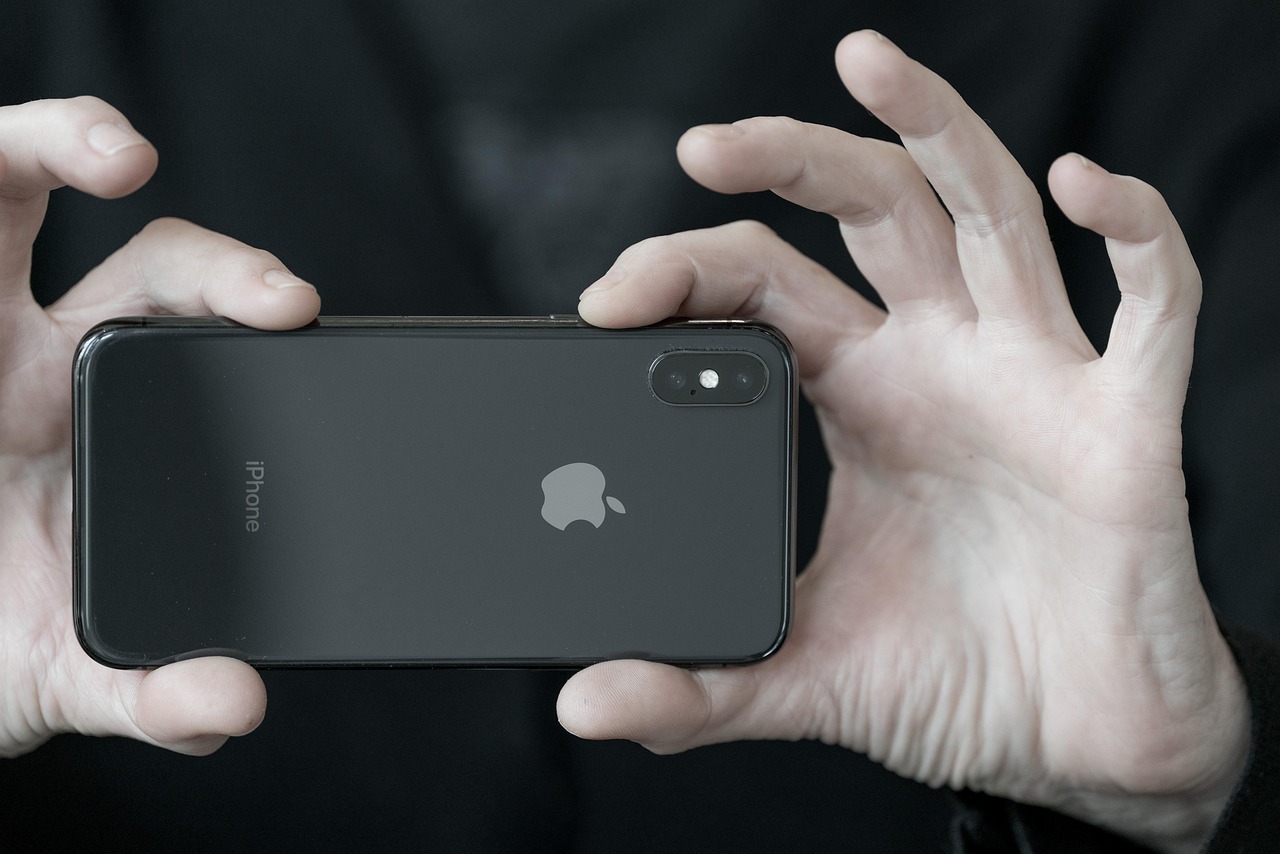 iPhone 4S，昔日经典与发售价格的时光印记