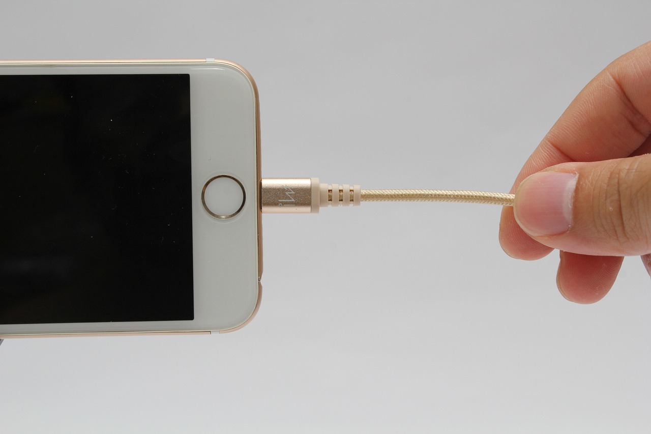 警惕！iPhone已与物主锁定，非法破解陷阱与强制解除工具的免费破解版